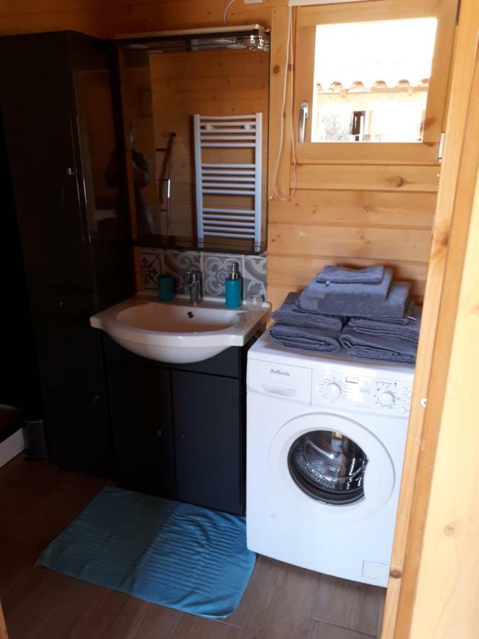 Gite Le Chalet Des Milles Et Un Chemins Castelnou Eksteriør billede