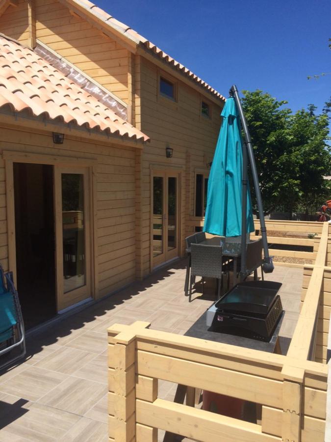 Gite Le Chalet Des Milles Et Un Chemins Castelnou Eksteriør billede