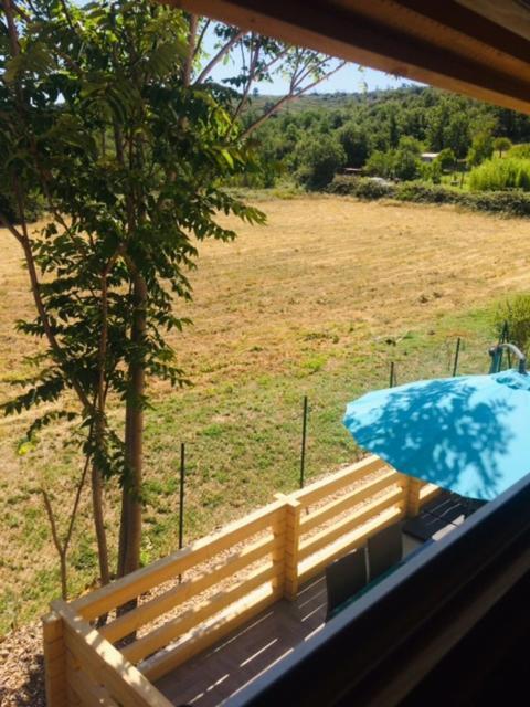 Gite Le Chalet Des Milles Et Un Chemins Castelnou Eksteriør billede